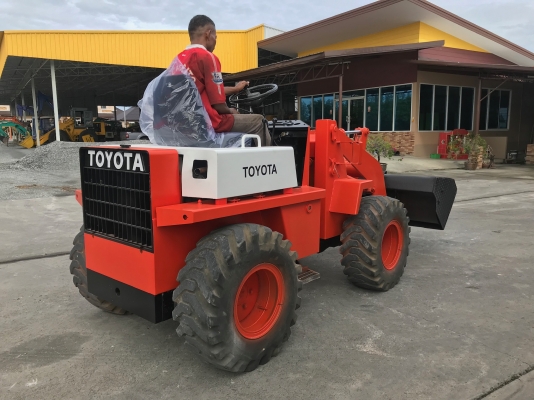ขายรถตักTOYOTAรุ่นSDTL8 นำเข้าญี่ปุ่นไม่เคยใช้งานในไทย เอวอ่อน เครื่องดีเซล4สูบ สภาพดีพร้อมใช้งาน 081-8302909 จิรโรจน์ Line  :  jiraroj2909