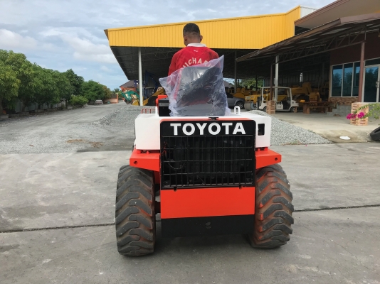 ขายรถตักTOYOTAรุ่นSDTL8 นำเข้าญี่ปุ่นไม่เคยใช้งานในไทย เอวอ่อน เครื่องดีเซล4สูบ สภาพดีพร้อมใช้งาน 081-8302909 จิรโรจน์ Line  :  jiraroj2909
