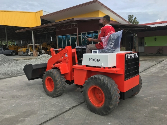 ขายรถตักTOYOTAรุ่นSDTL8 นำเข้าญี่ปุ่นไม่เคยใช้งานในไทย เอวอ่อน เครื่องดีเซล4สูบ สภาพดีพร้อมใช้งาน 081-8302909 จิรโรจน์ Line  :  jiraroj2909