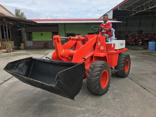 ขายรถตักTOYOTAรุ่นSDTL8 นำเข้าญี่ปุ่นไม่เคยใช้งานในไทย เอวอ่อน เครื่องดีเซล4สูบ สภาพดีพร้อมใช้งาน 081-8302909 จิรโรจน์ Line  :  jiraroj2909