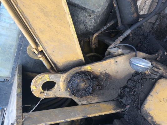 ขายรถแบคโฮ KOMATSU PC 60-1 ขีบไม้ สภาพดี พร้อมใช่งาน สนใจโทร 081-970-1072
