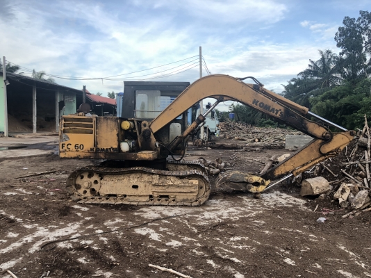 ขายรถแบคโฮ KOMATSU PC 60-1 ขีบไม้ สภาพดี พร้อมใช่งาน สนใจโทร 081-970-1072
