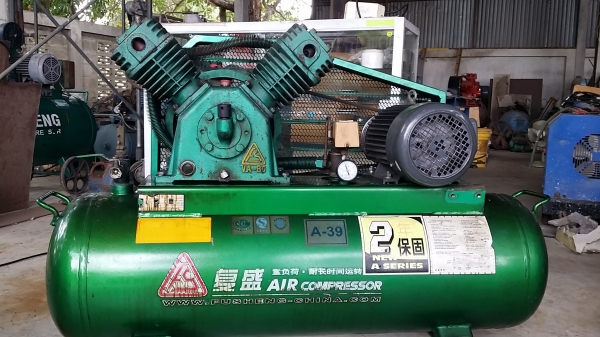 ปั้มลม3แรง ถังน้อยๆร้อยกว่าลิตร ไฟ380 ตัวละ12500