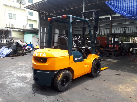 ขายรถโฟล์คลิฟท์ยี่ห้อ TOYOTA 7FD30