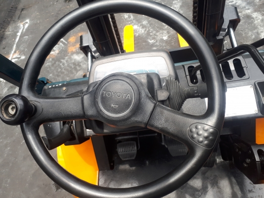 ขายรถโฟล์คลิฟท์ยี่ห้อ TOYOTA 7FD30