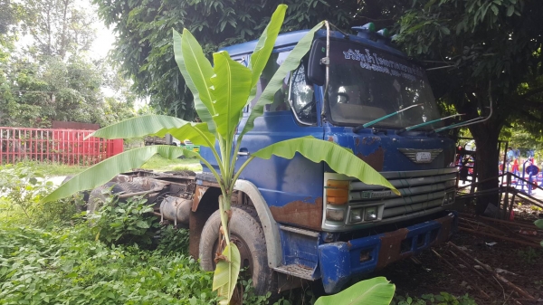 ขาย หัว-คัสซี ช่วงรถโม่ปูน 10 ล้อ 2 เพลา HINO FN288B ไม่มีทะเบียน เครื่อง EK100 260 แรงม้า ช่วงล่างเ ขาย หัว-คัสซี ช่วงรถโม่ปูน 10 ล้อ 2 เพลา HINO FN288B ไม่มีทะเบียน เครื่อง EK100 260 แรงม้า ช่วงล่างเ