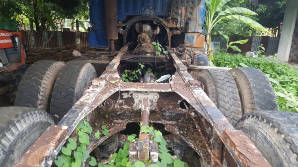ขาย หัว-คัสซี ช่วงรถโม่ปูน 10 ล้อ 2 เพลา HINO FN288B ไม่มีทะเบียน เครื่อง EK100 260 แรงม้า ช่วงล่างเ