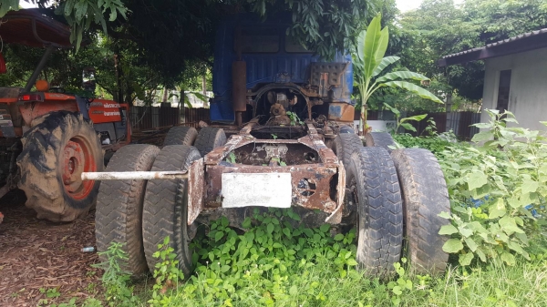 ขาย หัว-คัสซี ช่วงรถโม่ปูน 10 ล้อ 2 เพลา HINO FN288B ไม่มีทะเบียน เครื่อง EK100 260 แรงม้า ช่วงล่างเ