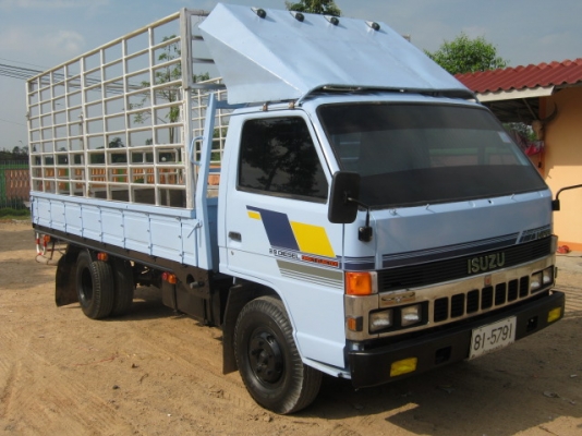 อีซูซุ NPR รถสวย สภาพดีติดต่อ คุณฉลองชัย 087-851-5148