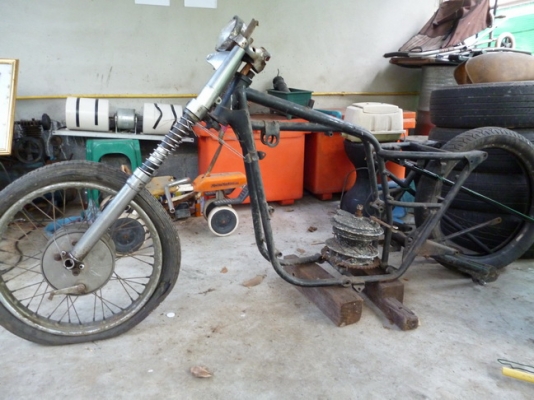 ขาย เฟรม xs650  ล้อไทรอัม โช๊คหน้า ดุมหลัง ถังไฟเบอร์กลาส