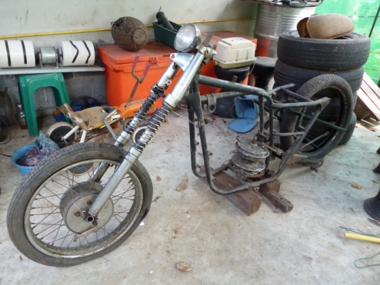 ขาย เฟรม xs650  ล้อไทรอัม โช๊คหน้า ดุมหลัง ถังไฟเบอร์กลาส