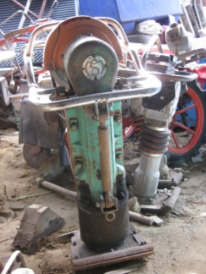 ขายถูก-เครื่องตบดินแบบจิงโจ้ ตบกระโดด มีหลายตัว ราคาตัวละ 9,500-16,000 บาท