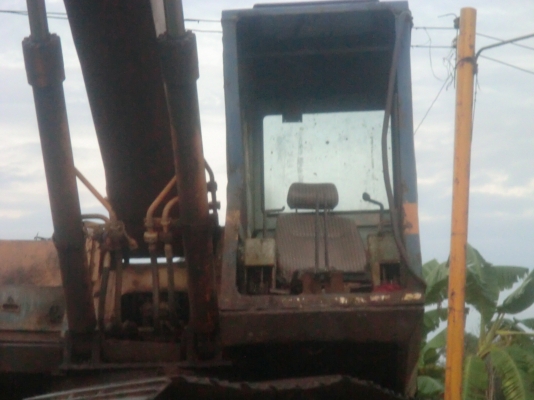 รถแม๊คโครยี่ห้อ โคมัสสุ PC200 รุ่น 3 ขายตามสภาพ