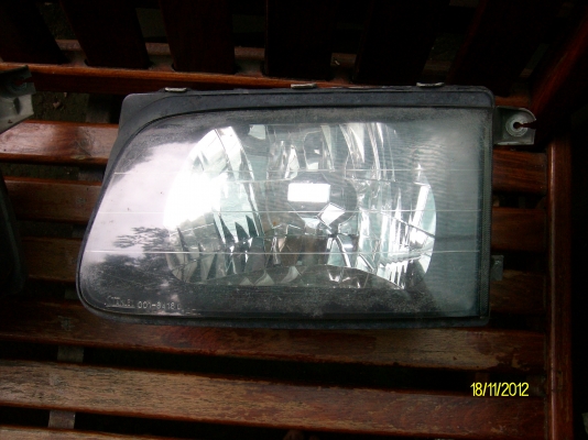 ขายโคมไฟฟ้าหน้า ISUZU  Drgon ของแท้ 1 คู่