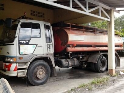 รถฮีโน่ 10 ล้อ บรรทุกน้ำมัน FL3H  195 แรงม้า  สนใจติดต่อ 081-6079515