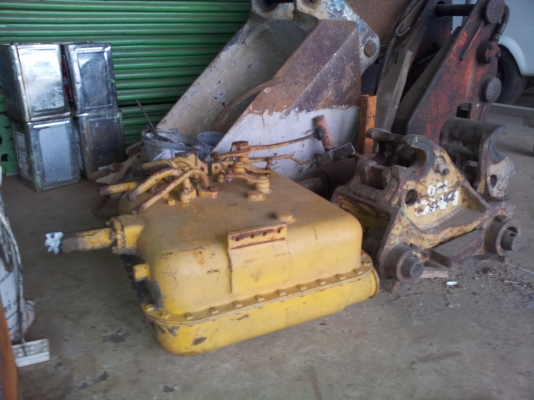 ขาย Hydrolic Tank + Valve ขาย Hydrolic Tank + Valve