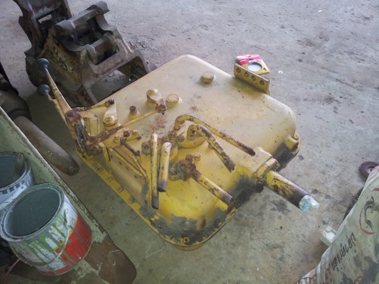 ขาย Hydrolic Tank + Valve ขาย Hydrolic Tank + Valve