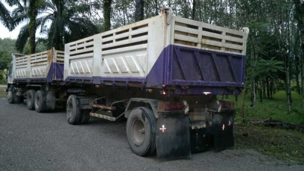 รถอิซูซุ 10 ล้อดั๊ม FXZ 270 แรงม้า ปี 48 ( ขายแม่ลูก )  สนใจติดต่อ 081-6079515