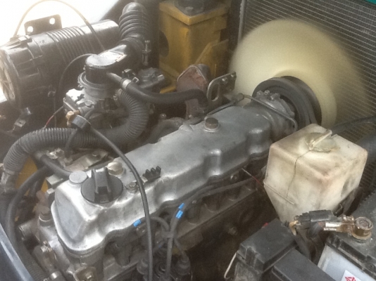 รถยกโคมัสสึรุ่น 16 น้ำหนักยก 2.5 ตัน เสาสูง 3 เมตร เกียร์ธรรมดา เครื่องเบนซินติดแก๊สเรียบร้อย แผงงาสไลด์