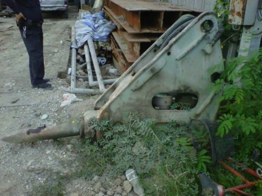 ขายรถแบคโฮ CAT E 200=Bมีหัวเบรคเกอร์เจาะหินสภาพพร้อมใช้ทั้งรถและหัวเบรคเกอร์