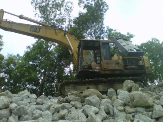 ขายรถแบคโฮ CAT E 200=Bมีหัวเบรคเกอร์เจาะหินสภาพพร้อมใช้ทั้งรถและหัวเบรคเกอร์