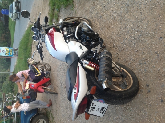ขายCb1300ปี1998 ทะบียนโอนนอก ลดได้เจ้าของใจดี.   0840854460