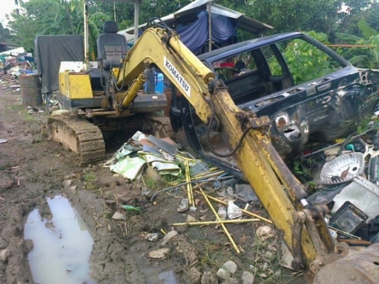 ขายรถแบคโฮ KOMATSU   pc  30-5 สภาพสวยพร้อมใช้ เครื่องเพิ่งเปลี่ยนมาใหม่ของเซียงกง  ปั้มดีแรง ช่วงล่างดีเต็ม    เอวแน่น