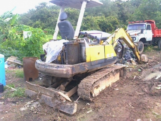 ขายรถแบคโฮ KOMATSU   pc  30-5 สภาพสวยพร้อมใช้ เครื่องเพิ่งเปลี่ยนมาใหม่ของเซียงกง  ปั้มดีแรง ช่วงล่างดีเต็ม    เอวแน่น