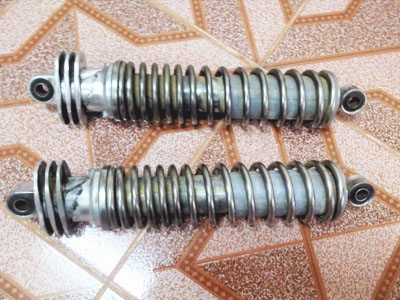 ขายโช้คหลัง 1 คู่ ยาว 13.5 นิ้ว ไม่ทราบรุ่นครับ