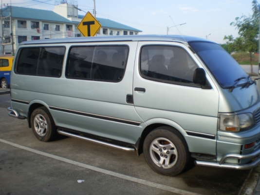 ขายถูก ด่วน  รถตู้ Toyota สภาพดี เครื่องดีเซล 3000 ปี 93 สีเขียว พร้อมโอน