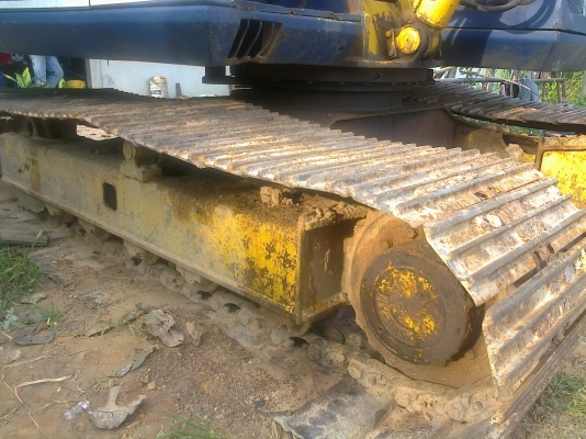 KOMATSU PC 60-5 เอกสารใบอินวอยซ์ครบ สภาพดีพร้อมใช้งาน เครื่องเดิมปั๊มเดิมไม่มีเยิ้มแห้งดีทั้งคัน ปั๊มไฮดรอลิกส์เช็กให้ใหม่ๆไม่มีโหลด บูมอาร์มไม่มีปะ เอวแน่นดี ช่วงล่างโซ่บูทใบแทรกหนาประมาณ 70\% พร้อมลงงานได้เลยครับ