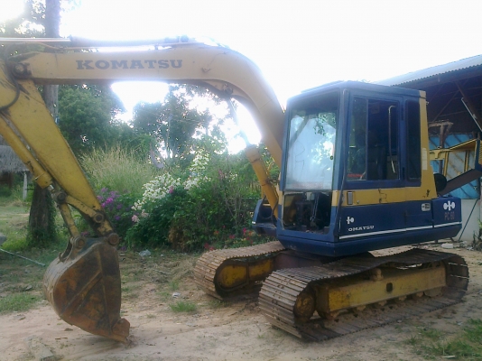 KOMATSU PC 60-5 เอกสารใบอินวอยซ์ครบ สภาพดีพร้อมใช้งาน เครื่องเดิมปั๊มเดิมไม่มีเยิ้มแห้งดีทั้งคัน ปั๊มไฮดรอลิกส์เช็กให้ใหม่ๆไม่มีโหลด บูมอาร์มไม่มีปะ เอวแน่นดี ช่วงล่างโซ่บูทใบแทรกหนาประมาณ 70\% พร้อมลงงานได้เลยครับ