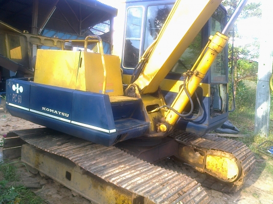 KOMATSU PC 60-5 เอกสารใบอินวอยซ์ครบ สภาพดีพร้อมใช้งาน เครื่องเดิมปั๊มเดิมไม่มีเยิ้มแห้งดีทั้งคัน ปั๊มไฮดรอลิกส์เช็กให้ใหม่ๆไม่มีโหลด บูมอาร์มไม่มีปะ เอวแน่นดี ช่วงล่างโซ่บูทใบแทรกหนาประมาณ 70\% พร้อมลงงานได้เลยครับ