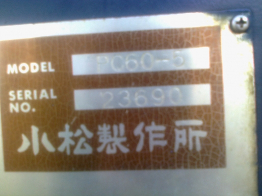 KOMATSU PC 60-5 เอกสารใบอินวอยซ์ครบ สภาพดีพร้อมใช้งาน เครื่องเดิมปั๊มเดิมไม่มีเยิ้มแห้งดีทั้งคัน ปั๊มไฮดรอลิกส์เช็กให้ใหม่ๆไม่มีโหลด บูมอาร์มไม่มีปะ เอวแน่นดี ช่วงล่างโซ่บูทใบแทรกหนาประมาณ 70\% พร้อมลงงานได้เลยครับ