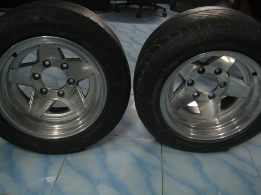 ขายแม็ก 6 รู 139 15นิ้ว กว้าง8นิ้ว ล้น ๆ เป็นล้อโบราณครับ ไม่เคยซ่อม