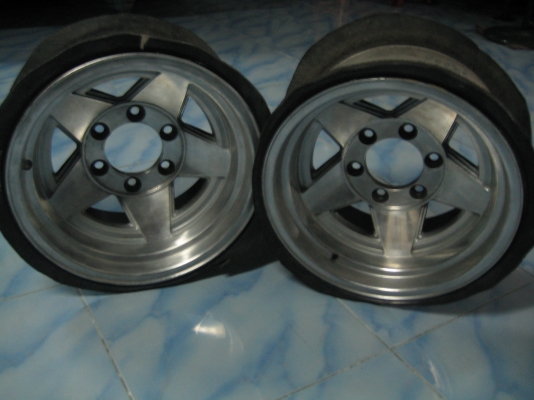 ขายแม็ก 6 รู 139 15นิ้ว กว้าง8นิ้ว ล้น ๆ เป็นล้อโบราณครับ ไม่เคยซ่อม