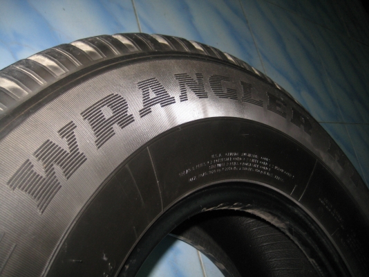 ขายยาง goodyear 31x10.50r15 ปี05 เก่าเก็บครับ ดอกยังเยอะ โล๊ะขายครับ ติชมต่อรองมา..