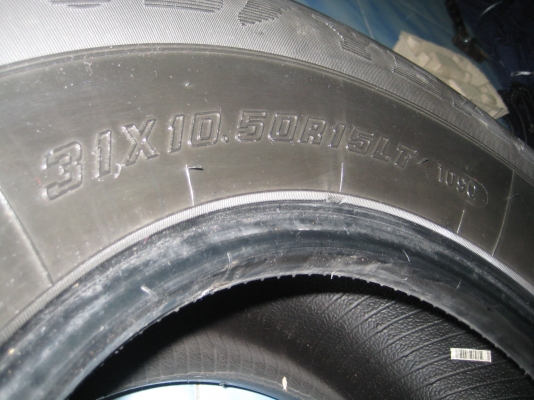ขายยาง goodyear 31x10.50r15 ปี05 เก่าเก็บครับ ดอกยังเยอะ โล๊ะขายครับ ติชมต่อรองมา..