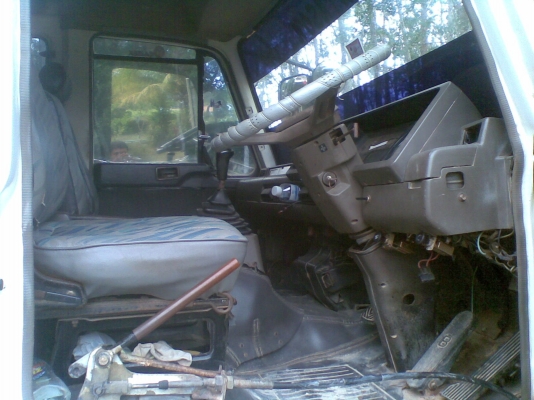 ขาย 6  ล้อ  ยาง  9  เดกก้า  195  แรง