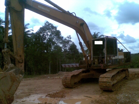 ขายแบคโฮ  KOMUTSU  200-3  ไม่มีเอกสาร  ตามสภาพรถใช้งานอยู่