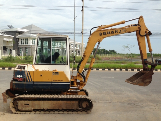 ขาย รถแบคโฮ Komatsu PC40-5 สภาพสวยมาก นำเข้าจากญี่ปุ่น ติดต่อ 089-8368497