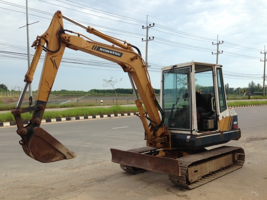 ขาย รถแบคโฮ Komatsu PC40-5 สภาพสวยมาก นำเข้าจากญี่ปุ่น ติดต่อ 089-8368497