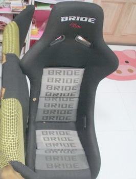 มี เบาะBride ของก็อบ 1 ตัวนะครับ ขายในราคา 4000 บาทมีขาดตามรูป ตามสภาพ