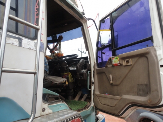 MITSUBISHI   FN517M  มีเล่มทะเบียนพร้อมโอนค่ะ