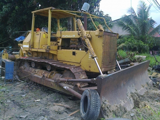 ขายรถแทรกเตอร์ตีนตะขาบFIATALLISของอิตาลี เป็นแทรกเตอร์คันใหญ่กว่าD60 นิหน่อย..