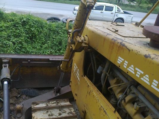 ขายรถแทรกเตอร์ตีนตะขาบFIATALLISของอิตาลี เป็นแทรกเตอร์คันใหญ่กว่าD60 นิหน่อย..