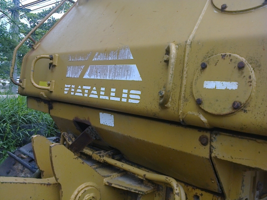 ขายรถแทรกเตอร์ตีนตะขาบFIATALLISของอิตาลี เป็นแทรกเตอร์คันใหญ่กว่าD60 นิหน่อย..