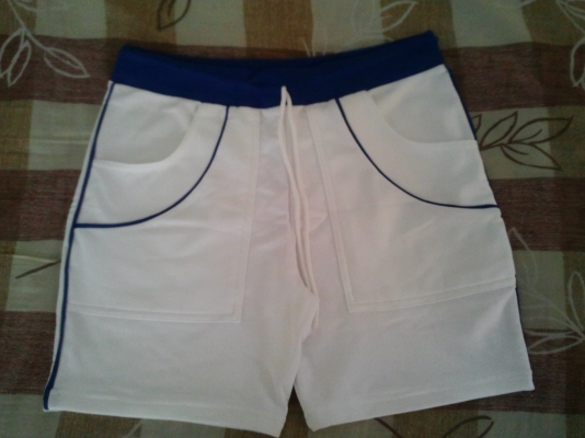 กางเกงขาสั้นตัวละ 80 บาท