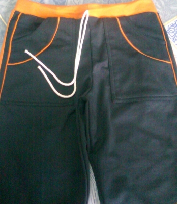 กางเกงขาสั้นตัวละ 80 บาท