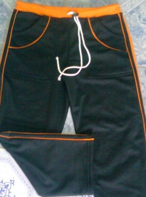 กางเกงขาสั้นตัวละ 80 บาท